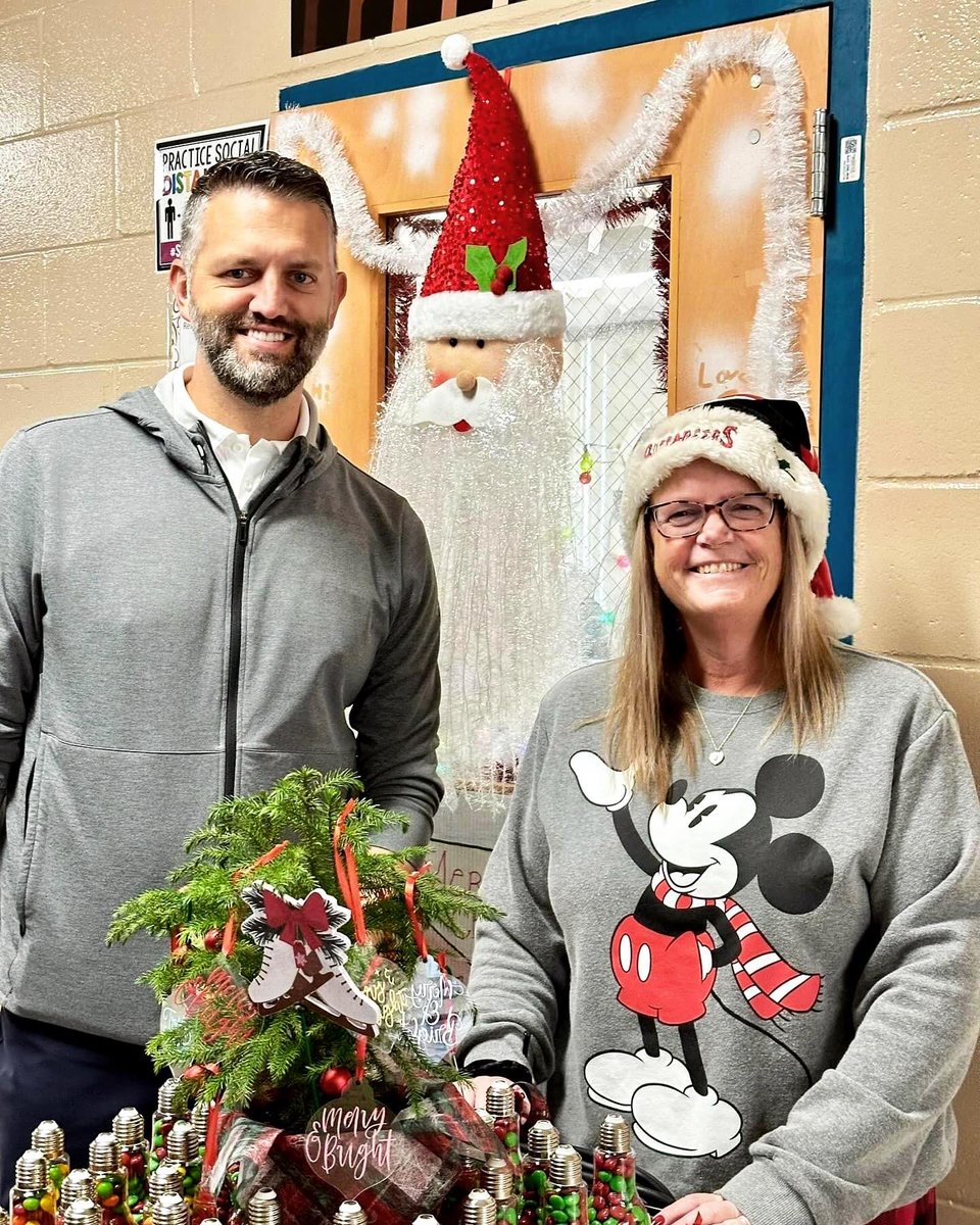 HCPS_Eisenhower's tweet photo. Shout out to @jendemik for a wonderful December to Remember. Principal @christianfinch and AP Demik went classroom to classroom spreading holiday cheer to the Eisenhower staff. Happy Holidays to All Generals from Administrative Team. @HillsboroughSch https://t.co/Juj78T9fIe