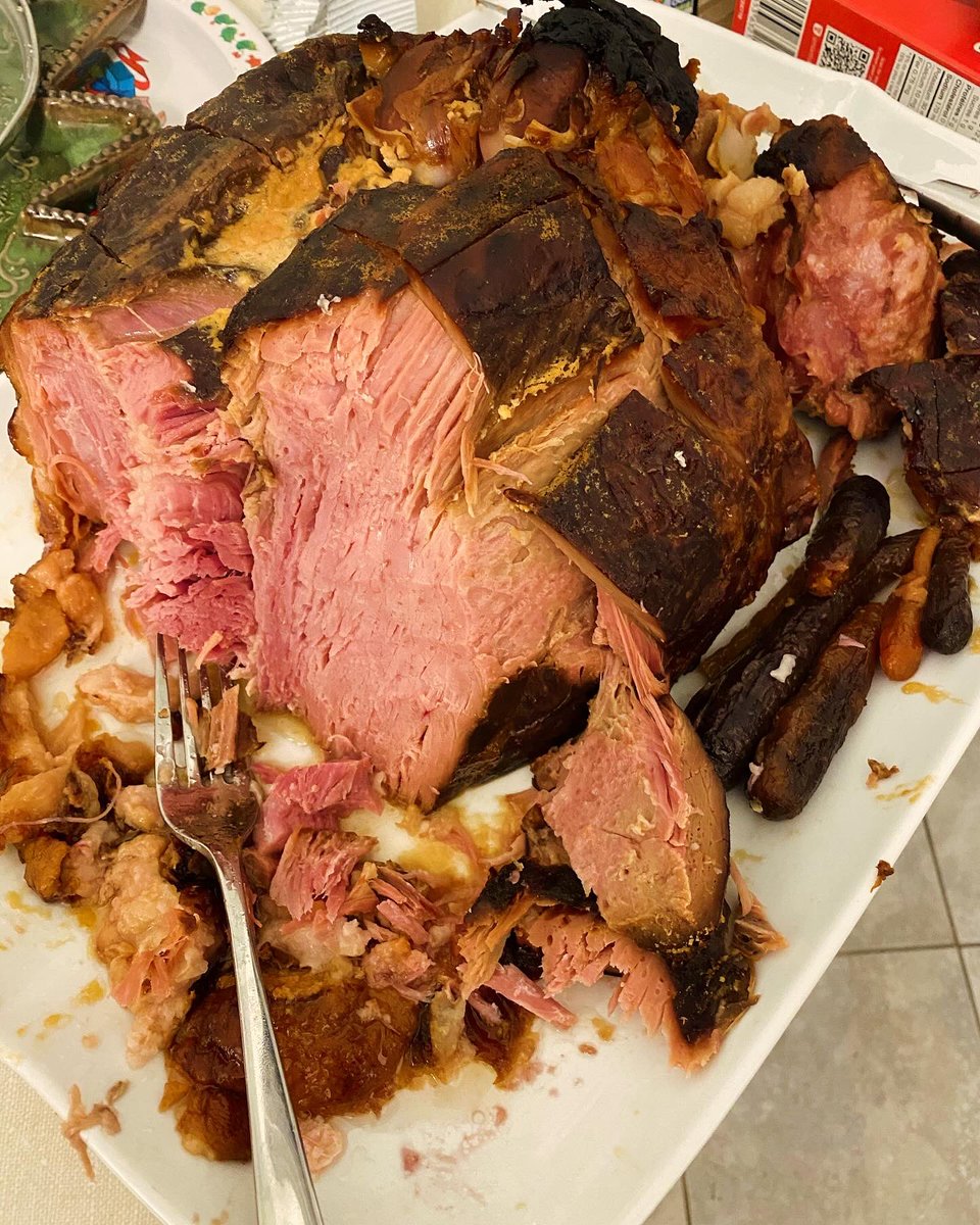 cnuhackett's tweet photo. I cooked both a 10lb Ham and 15lb Turkey as contribution to Xmas dinner.
#twoovens https://t.co/Tyr2grA1QJ