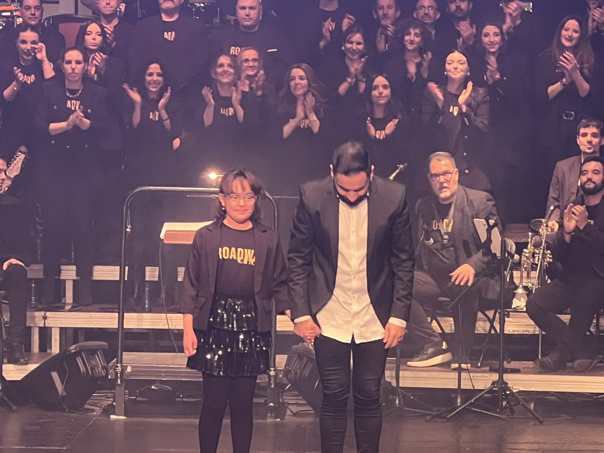 karkolo's tweet photo. Otra vez lo hizo! “Creador y cocinero de mucho talento…con esa hoya a presión que es Campo de Criptana”. 🙌🙌🙌ENHORABUENA🙌🙌🙌

#broadwaychoir2 #muchamancha #tierradegigantes Juan Ga Amores #12Vientos https://t.co/eIK1qNpYkk