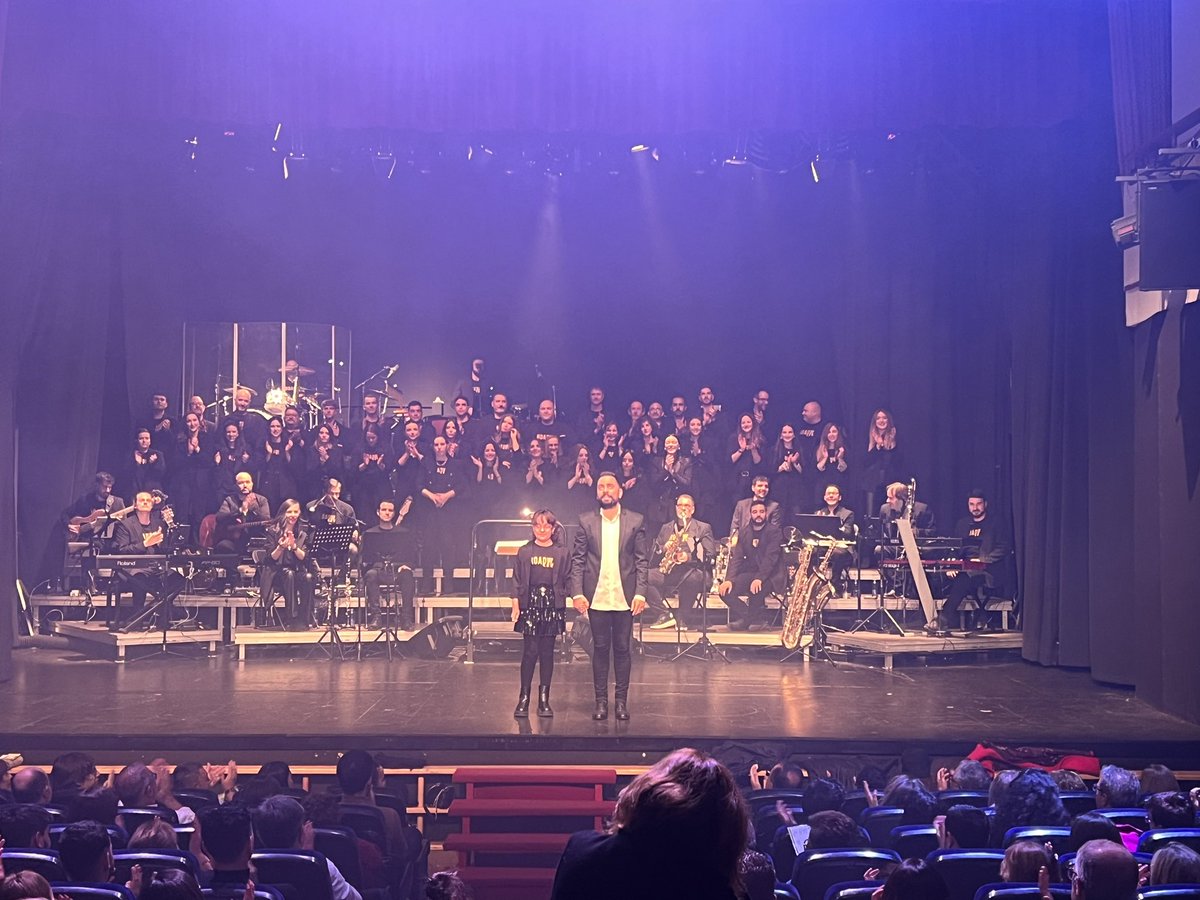 karkolo's tweet photo. Otra vez lo hizo! “Creador y cocinero de mucho talento…con esa hoya a presión que es Campo de Criptana”. 🙌🙌🙌ENHORABUENA🙌🙌🙌

#broadwaychoir2 #muchamancha #tierradegigantes Juan Ga Amores #12Vientos https://t.co/eIK1qNpYkk
