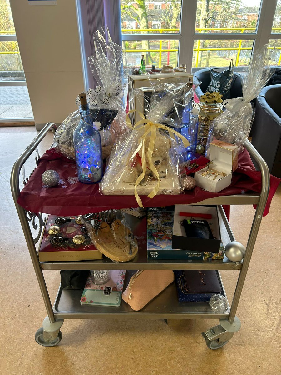 🎄 Christmas Market🎄 weaver style.. with delicious 😋homemade cakes🎂🍰(courtesy of Kath👩‍🍳staff member), hotdogs 🌭 and arts &amp; crafts. A big " Thank you" to the talented patients and staff, who made the Christmas market a success🤗. Oops, I forgot to mention the 🎄  Raffle.