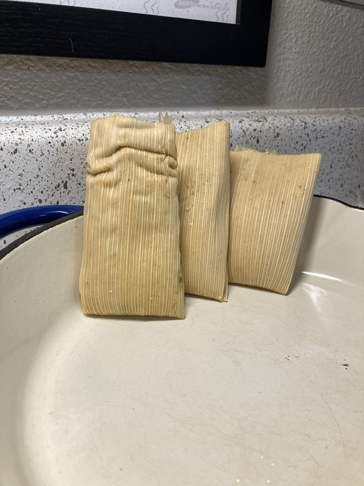 My fat little tester babies.  3 with Chile verde and 3 are going to be bean and cheese 🤤 https://t.c<a href="/tag/mvsales"class="tags"><span>#mvsales</span></a>