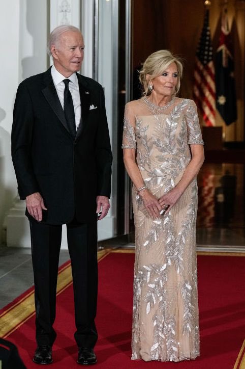 Miti_Blue's tweet photo. And now this is class act. President Biden &amp; First Lady ✨✨✨✨✨ https://t.co/EWdiYaLBdG