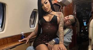 PopQculture's tweet photo. Yailin Lá mas Viral cuenta todo sobre la noche en que ella y Tekashi 69 se pelearon acaloradamente/ Yailin Lá mas Viral tells all about the night she and Tekashi 69 got into the heated fight.

https://t.co/lAeOD3Fb1S
#Yailin #Annuel #YailinLaMasViral https://t.co/rGF0FVddhg