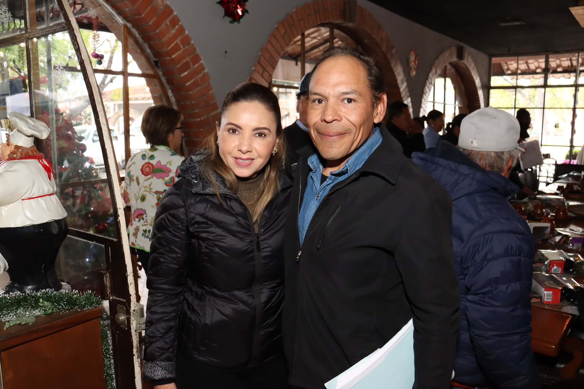 ¡Qué gusto cerrar el año entre tanto cariño 🤗!

Aprecio de verdad cada una de las palabras de mis amigas y amigos panistas de #SanPedroCholula, con quienes refrendamos la unidad y el trabajo que nos caracteriza.

#CholulaTrabajaCumpleyAvanza