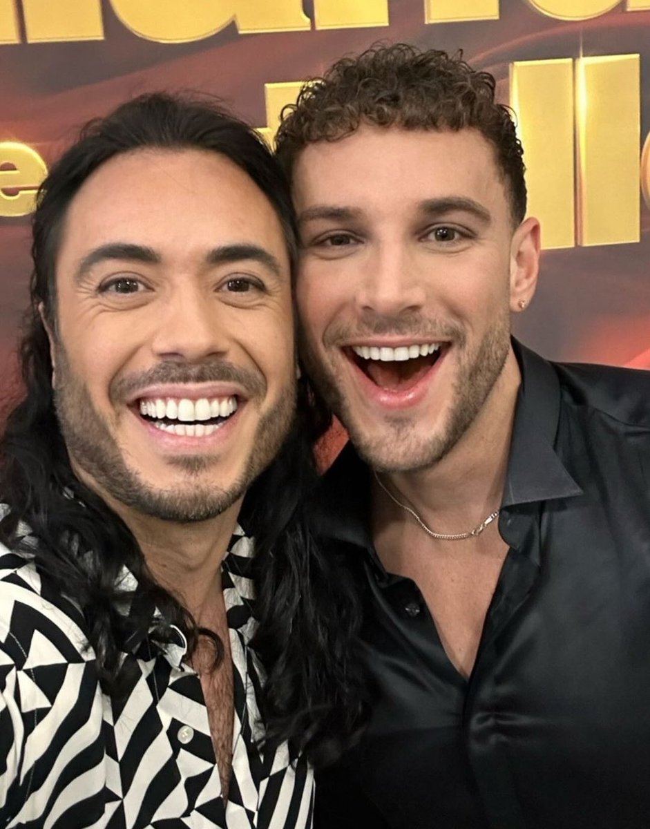 Continuano ad essere i più belli di tutti 💖

#BallandoConLeStelle 
<a href="/Alex_Djdigio/">Alex Di Giorgio</a> <a href="/MorenoPorcu86/">Moreno</a>