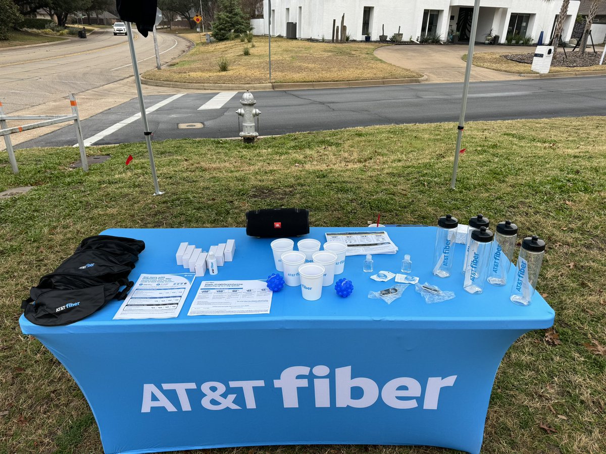 I know it’s Christmas..it didn’t stop CITYVIEW from flyer dropping this week and doing a pop up event to let this new neighborhood know FIBER is here. Results: 5 Fiber Migrations, 1 New Fiber, 2 follow up leads and 1 BYOD VGA. Great job Matthew Blount for such a great event.