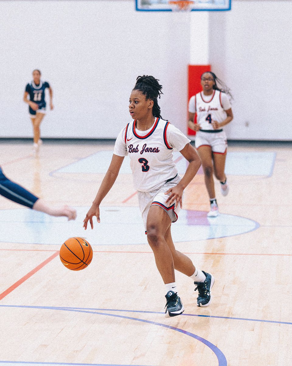 Lady Pats take a strong W in the John Anderson division!! 🏆🏆 #NIKETOC