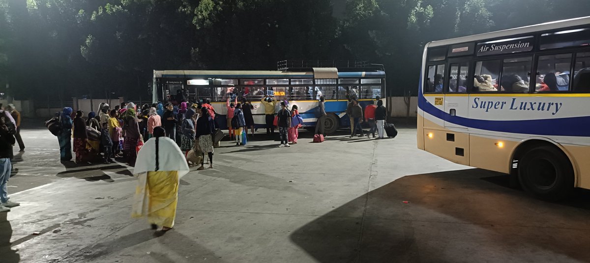 irajesh4u's tweet image. Mera Desh Badal Raha Hai...
#FreeBusEffect #Morning4.30am @tsrtcmdoffice 🙏