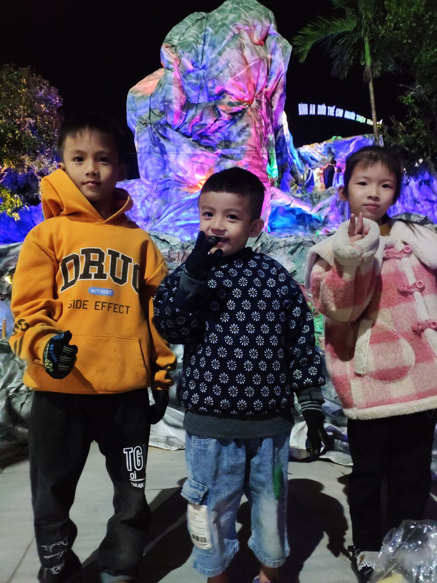 DzuocLee's tweet photo. Noel cùng các tình yêu
Chúc toàn thể mn có 1 giáng sinh ấm áp và an lành
Merry Christmas https://t.co/Mo2ctShway