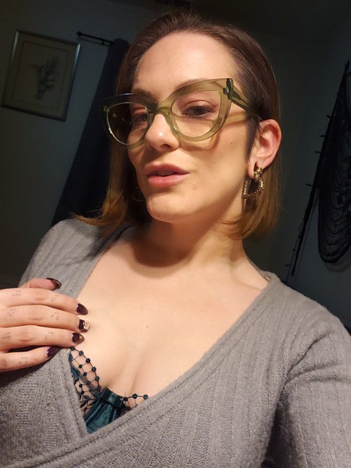 I call this look "sexy yet cozy librarian chic" https://t.co/cyd3YbIFRy
