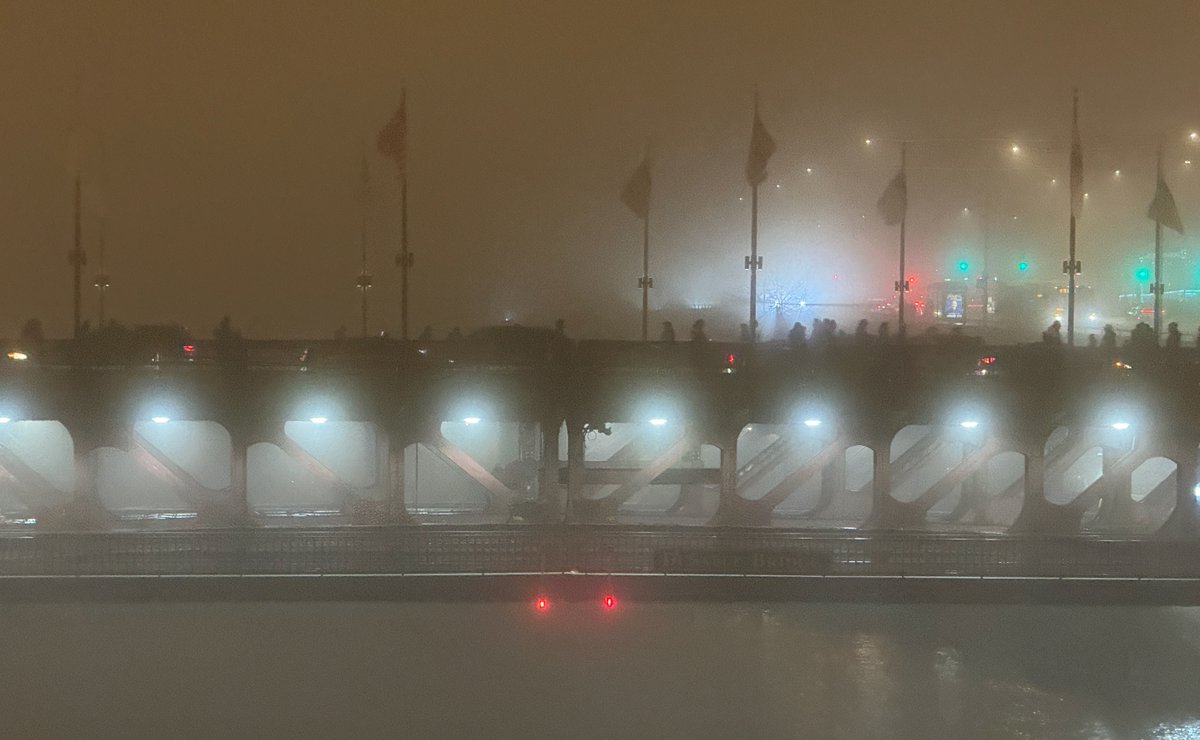 Wow, I got my gift early.  Fog descends on a warm Christmas Eve Eve evening in Chicago...