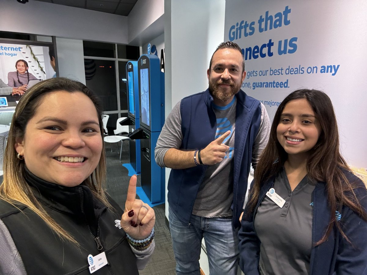 juanamary7's tweet image. Merry Christmas #STX #attlife 

Feliz navidad 🎄 les deseamos desde Southpark Meadows!! 
Felices fiestas 🥳