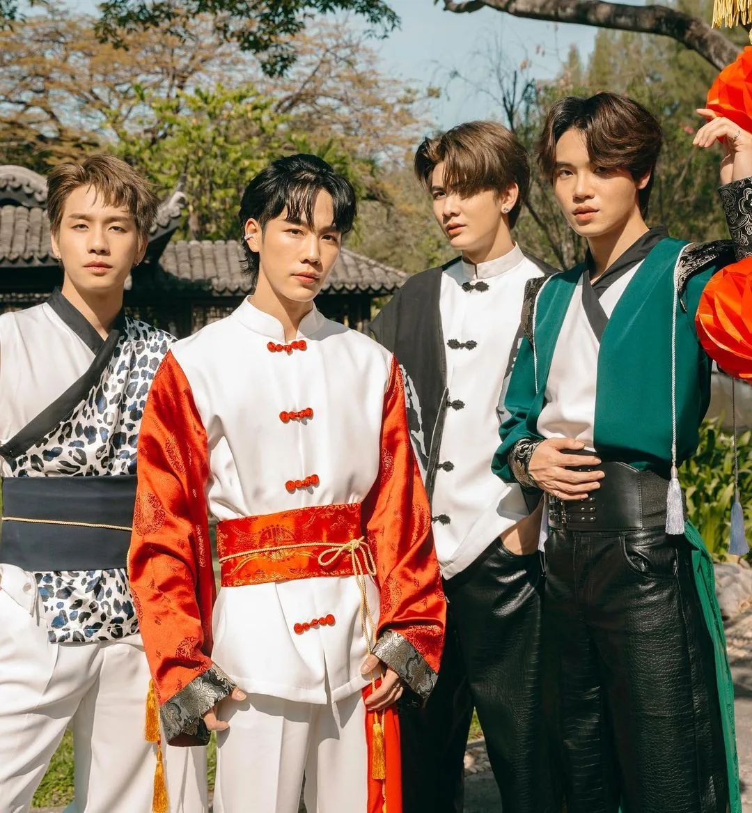 YinwarBrasil's tweet photo. 📱(23.12.2023) Atualização da 520stars_network no IG.

#YinWar #PromBonz Nos vemos no dia 3 de fevereiro

Fanmeet 

Horário: 19h00(horário local), (Broadway Macau™-Palco Broadway)

~🐼
#YWPB #yinyin_anw #warwanarat #prompayy #bonnadol #yinwar #yinwarbr #prommark #prommarkbr https://t.co/rjvGLkz6Ry