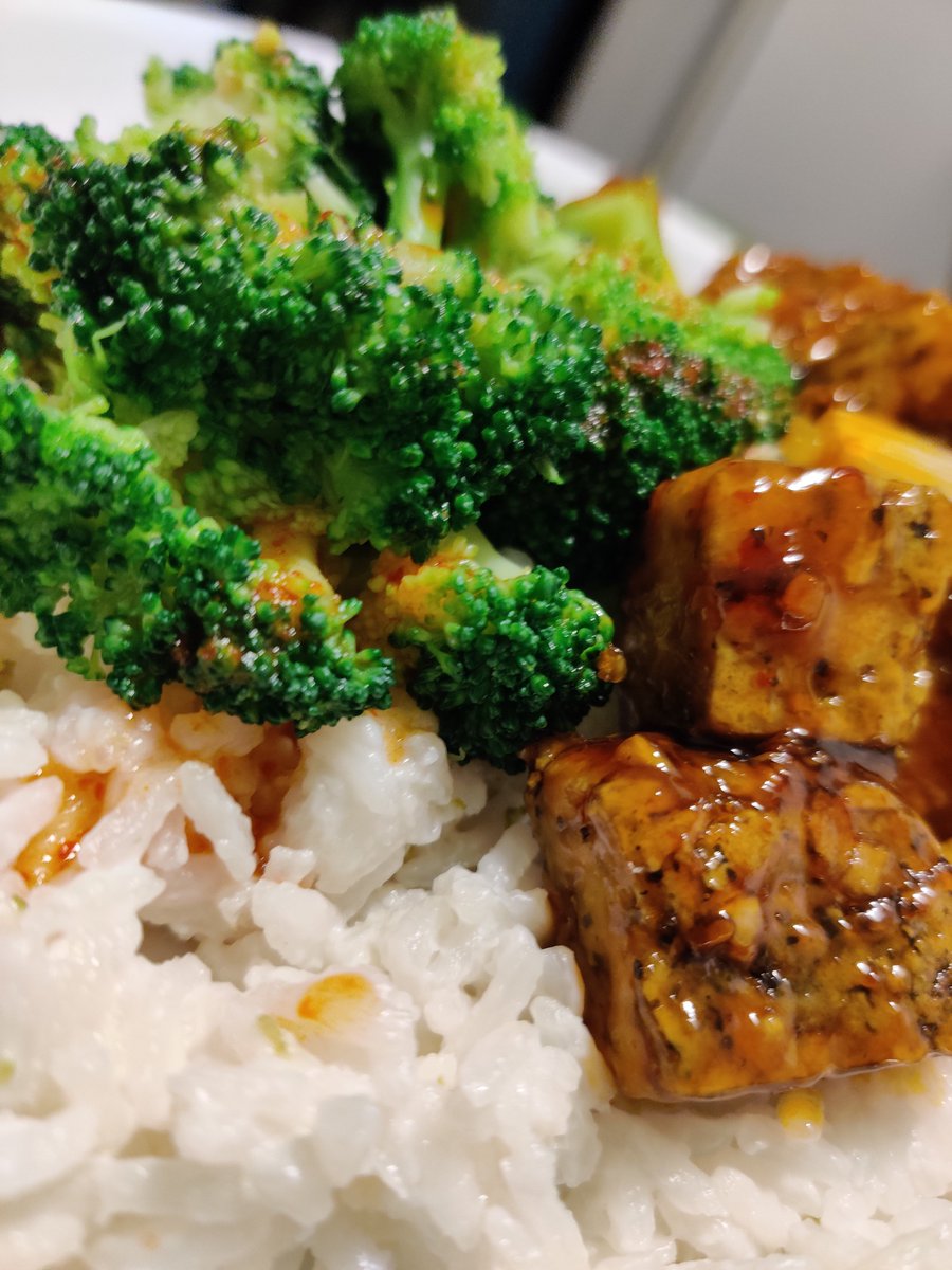Warmyone's tweet photo. Sticky Tofu with Broccoli https://t.co/h580GlI3it