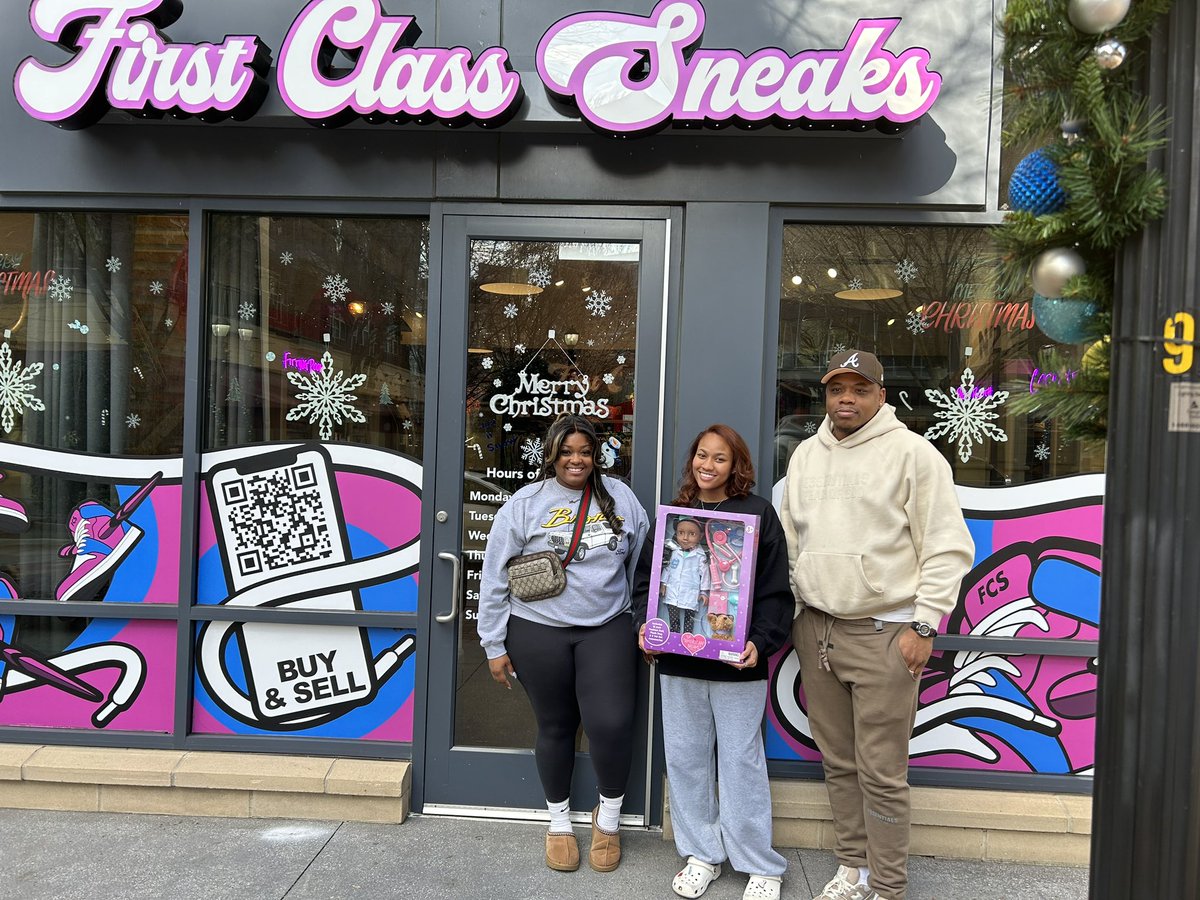 astrostarbright's tweet photo. Enjoyed supporting #firstclassssneaks #toydrive event today in #emorypoint! Tis the season! Be sure to follow them on Instagram and check out their amazing selection of sneakers in store or online! #supportblackownedbusinesses #happyholidays #giveback 

https://t.co/LONcqQe0hZ https://t.co/SXUrBs1X4V