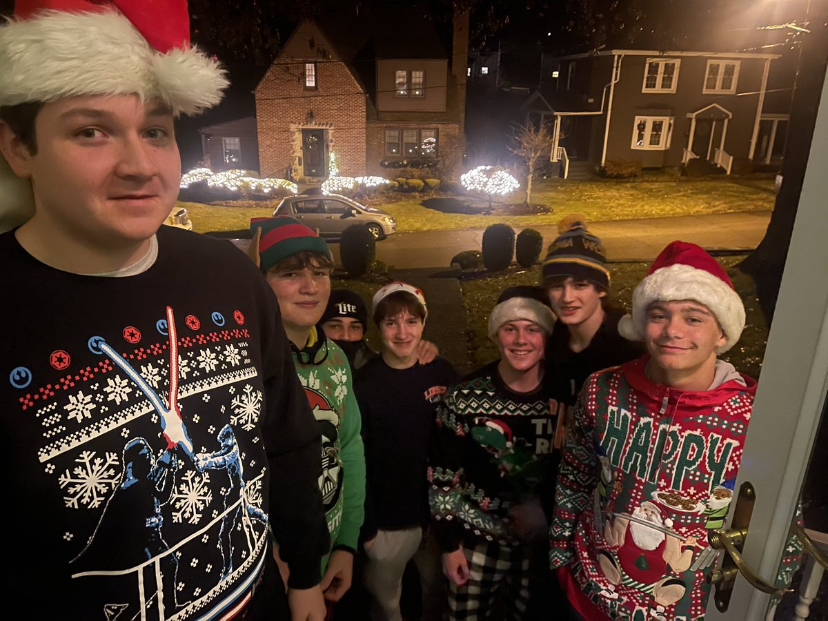 Members of Team 128 were out and about spreading Holiday Cheer earlier tonight. Thanks boys!