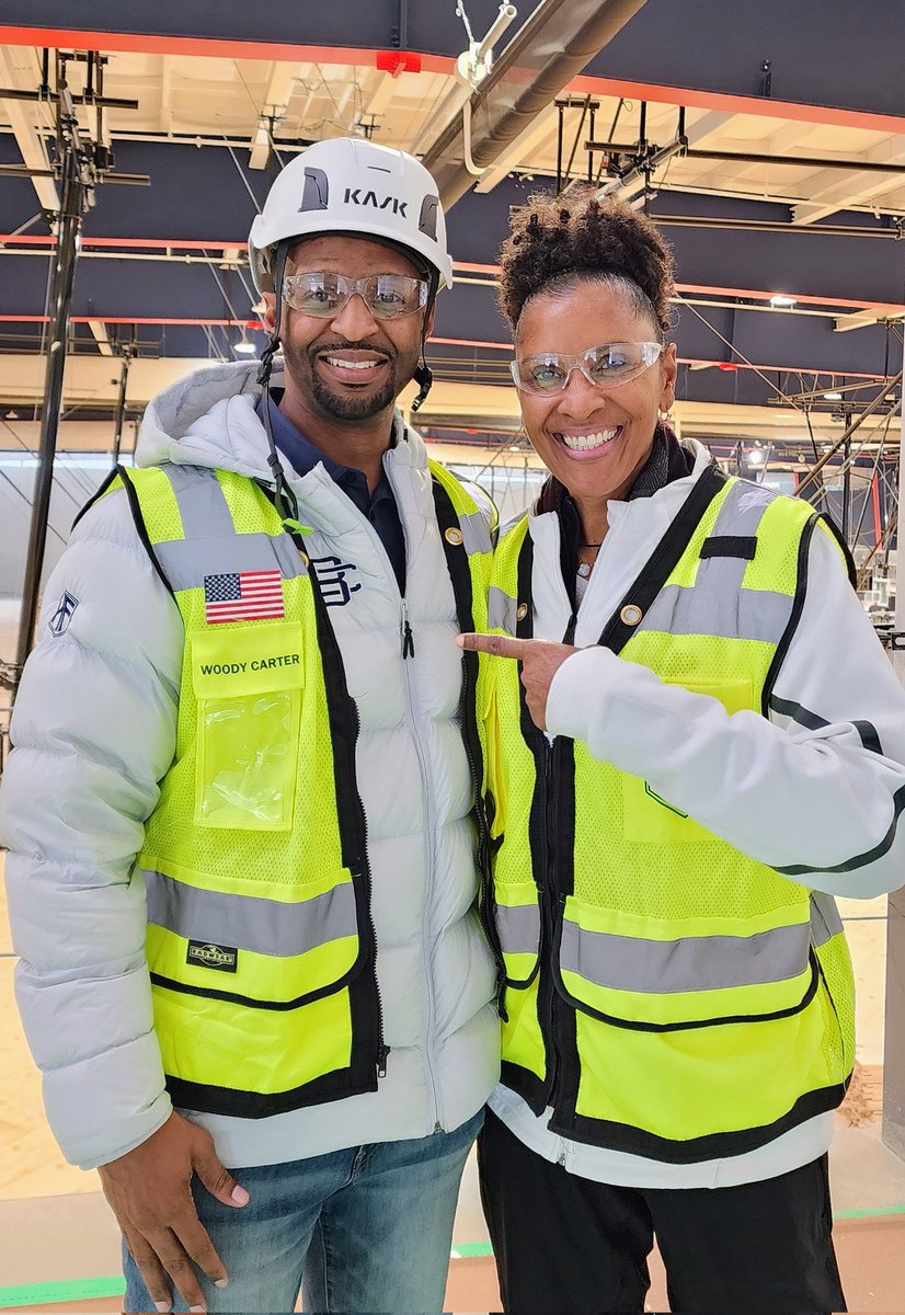 WoodyCarter4's tweet photo. The #goat came through @homefieldkc to check out our #progress 
#lynettewoodard #letsgo #kck #kansascity #basketball @Globies @HardwoodLegends https://t.co/vUD0XfK9Bx