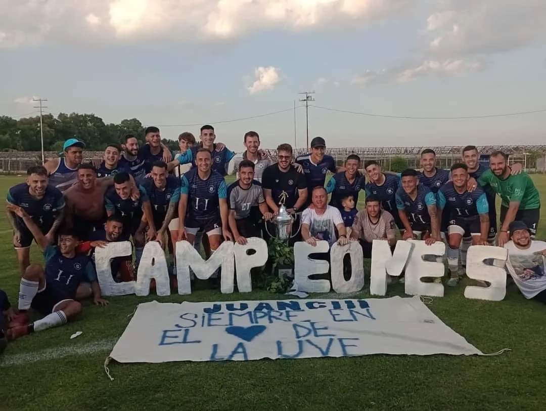 Impecable arbitraje de Ariel Garraza y equipo en la Final de la #LigaChascomunense felicitaciones al Club Union Vecinal de Etcheverry por el Campeonato⚽️🏆
<a href="/UVEtcheverry/">Unión Vecinal</a>