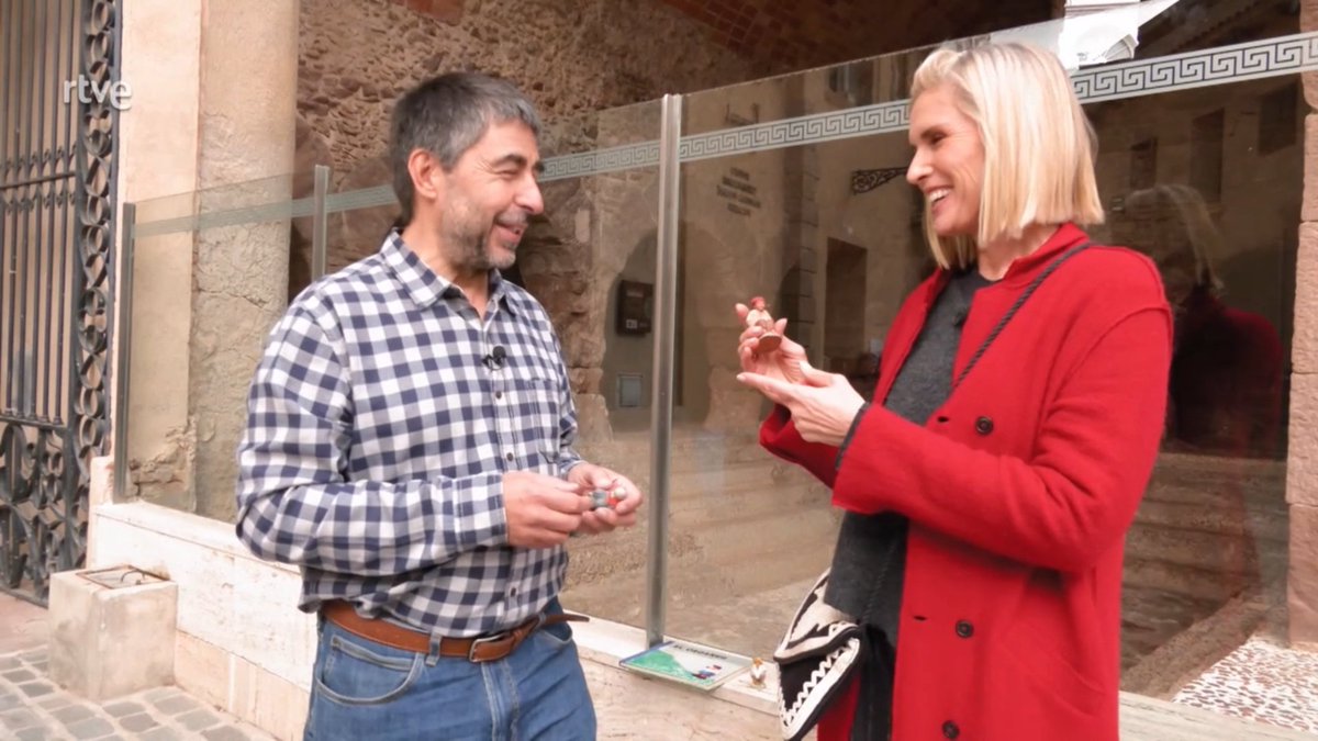 AmicsCaganer's tweet photo. En el programa 226 de #AhoraONunca @juditmasco va parlar sobre la figura del caganer amb #XavierBorrell President d'@AmicsCaganer i amb #JosepRoca de @CaganersDCaldes. Moltes gràcies @monicalopez_tve i a tot l'equip pel reportatge!
A partir min 39:42 👉 https://t.co/K4V0iwccgP https://t.co/WTvkg3hCyv