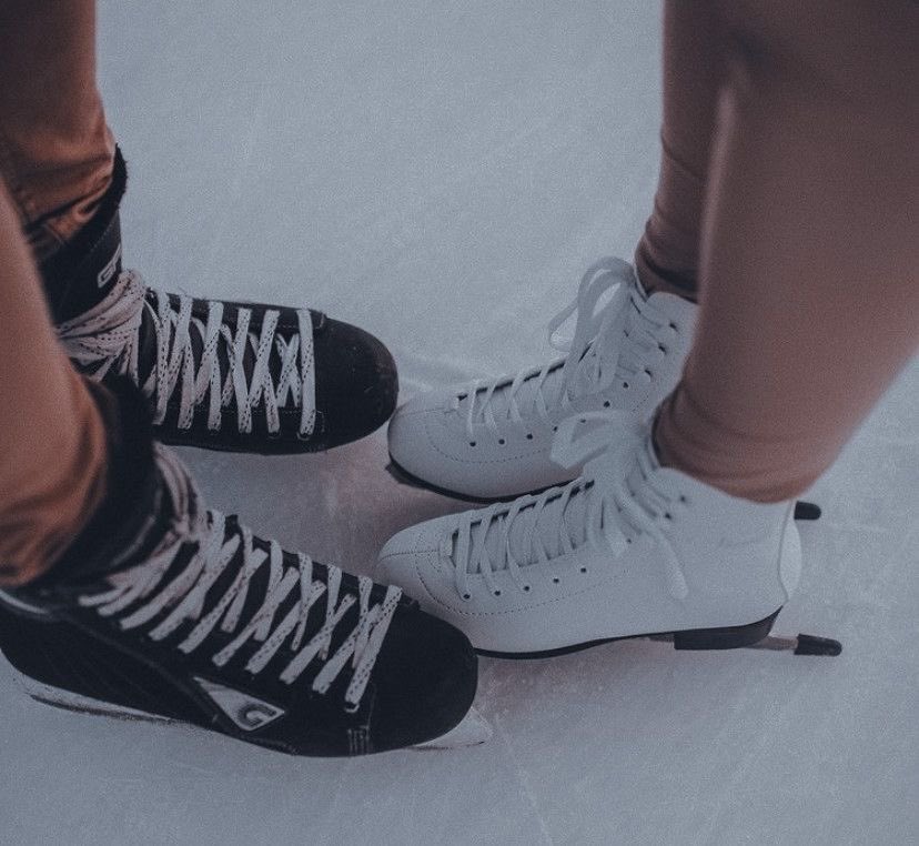 scarsofstripes's tweet image. He’s spontaneously brought the reader ice skating with him.