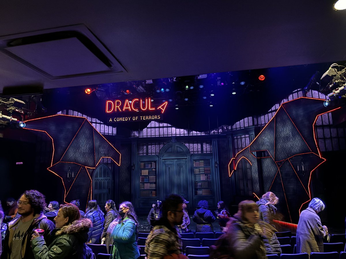 The best show! It was so freakin funny and the Cast was amazing!  #draculaacomedyofterrors