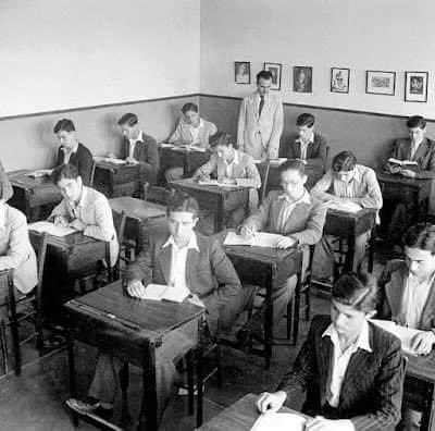 Shnadine7777's tweet image. The Department of Architecture of the Rashid College in Jerusalem in Palestine 🇵🇸 in 1943 and is one of the first colleges to study engineering in Palestine.

#FreePalestine #JerusalemPalestine #firstcollege #architect