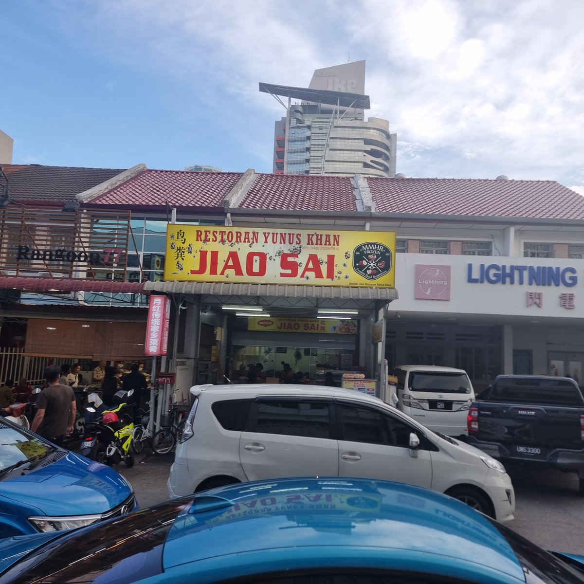 MegaTan8's tweet photo. Been to Penang , came across this Restaurant named "Jiao Sai" in the Hokkien word translated to English meaning "Birds Dropping" , hope they do serve nice food ! , Beautiful culture, nice city 😀 https://t.co/5JkwAEMiWW