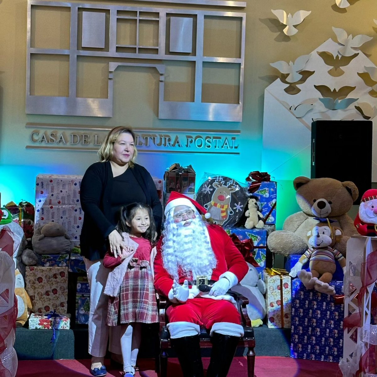 Último día de la visita de Santa Claus 🎅 en "La Casa de la Cultura Postal"

Tenemos muchos visitantes hoy... 🎄

#casaculturapostal 
#cdmx 
#navidad