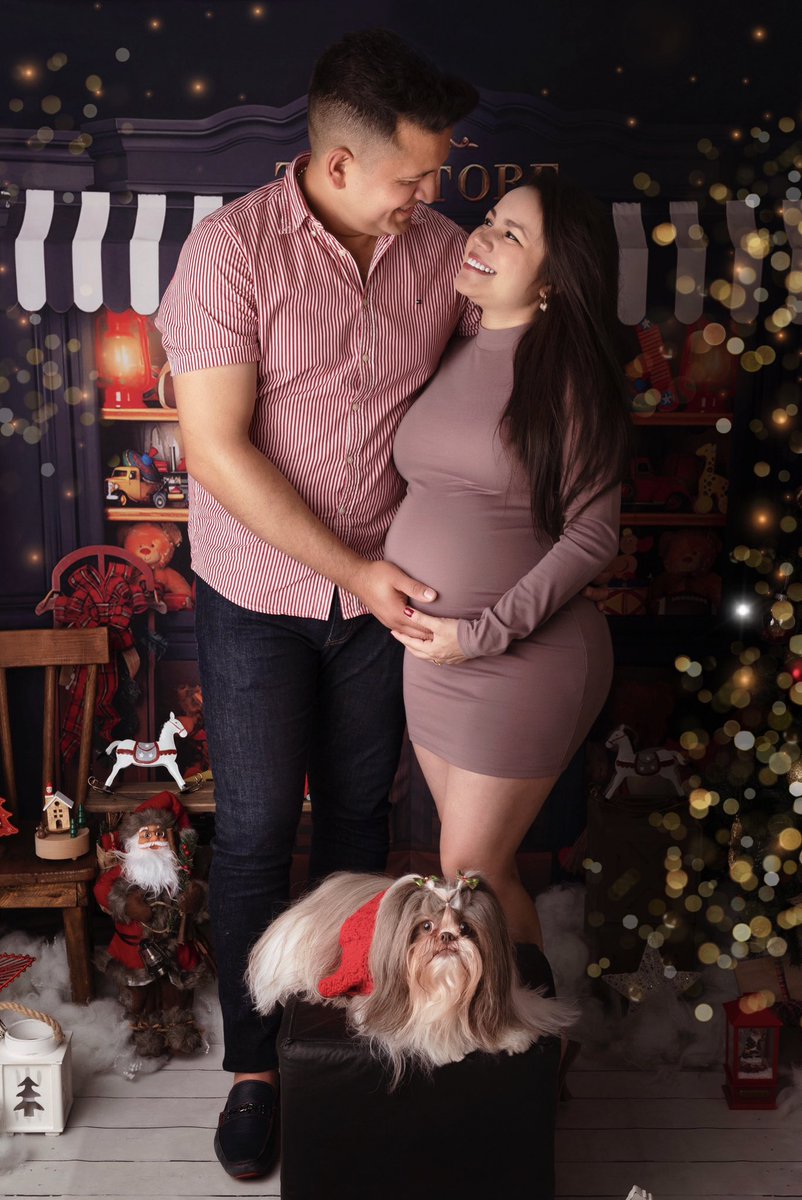 SaryNegrete's tweet photo. Feliz Navidad de parte de #LosGenesNegrete 🎄🎅🏼Nuestro mejor regalo pronto estará con nosotros, #ElReyLorenzo 🦁 

Que la magia de la Noche buena, ilumine sus vidas llenándoles su corazón de amor y felicidad ♥️ https://t.co/OcCfOr26FP