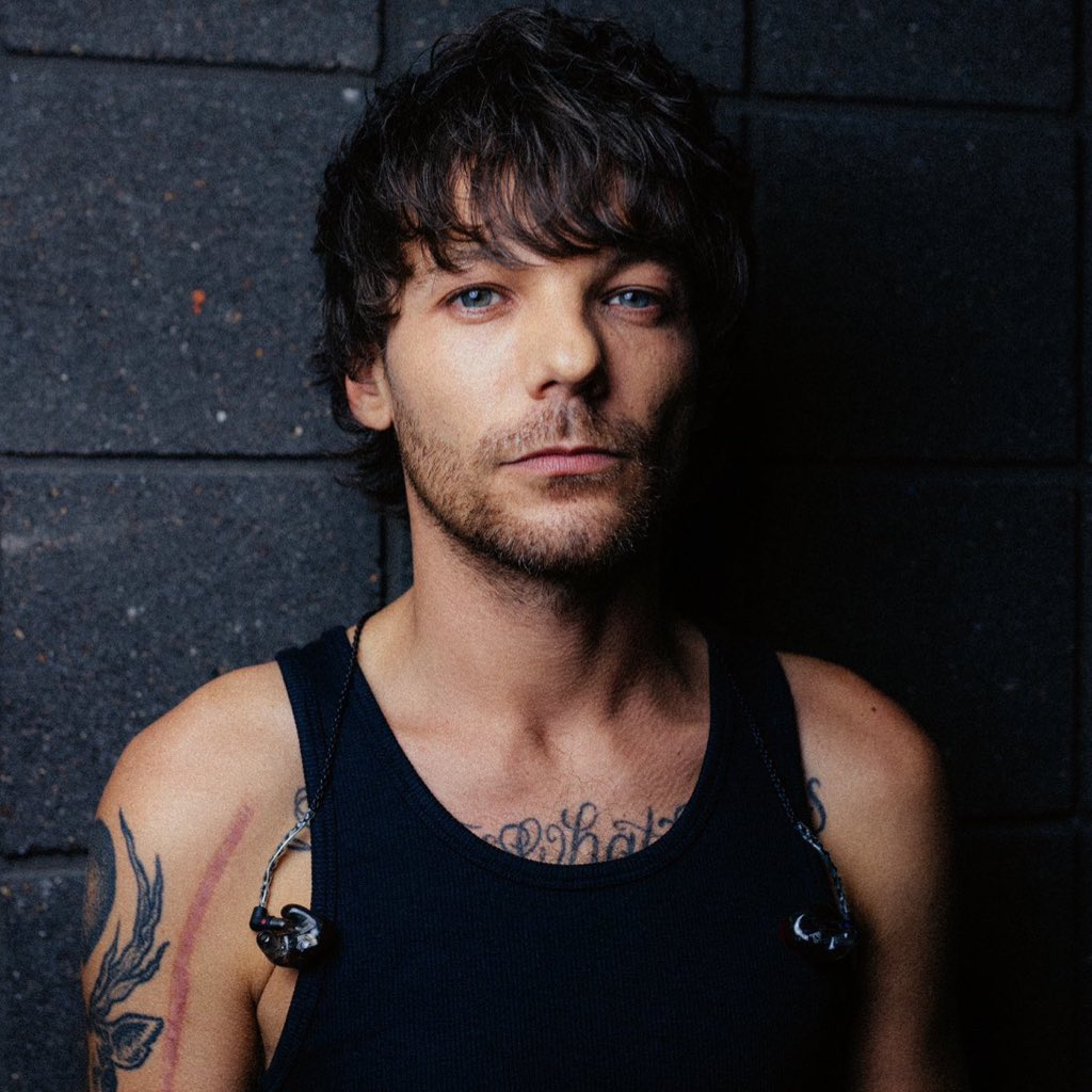 louaylor comfort tweet media