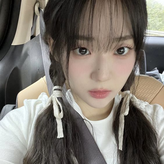 tripleStp's tweet photo. seoyeon - s1 as coquette porcelain toilet paper

#tripleS #트리플에스 #トリプルS #EVOLution #에볼루션 #wav #웨이브 https://t.co/nZC8l5yOdj