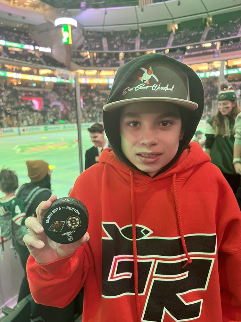 soular16's tweet photo. Thanks @gollygoose33 @mnwild #GoRapids https://t.co/kw6zqtCy4N