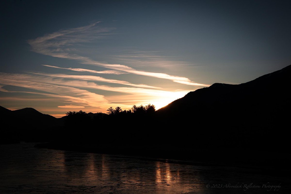 adkmountainnews's tweet photo. Sunset over the West Branch Ausable River in Wilmington.

📷 Adirondack Reflections Photography https://t.co/Z8Q8Qv3FRe