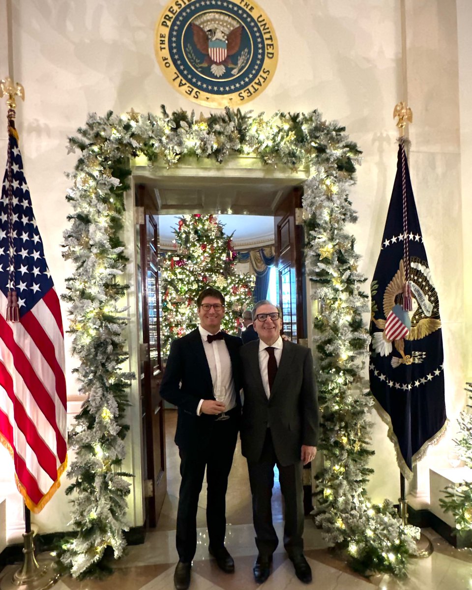 alexcapecelatro's tweet photo. White House Holiday party 2023 🇺🇸🎄❄️🏛️ https://t.co/9nlwni7mWo