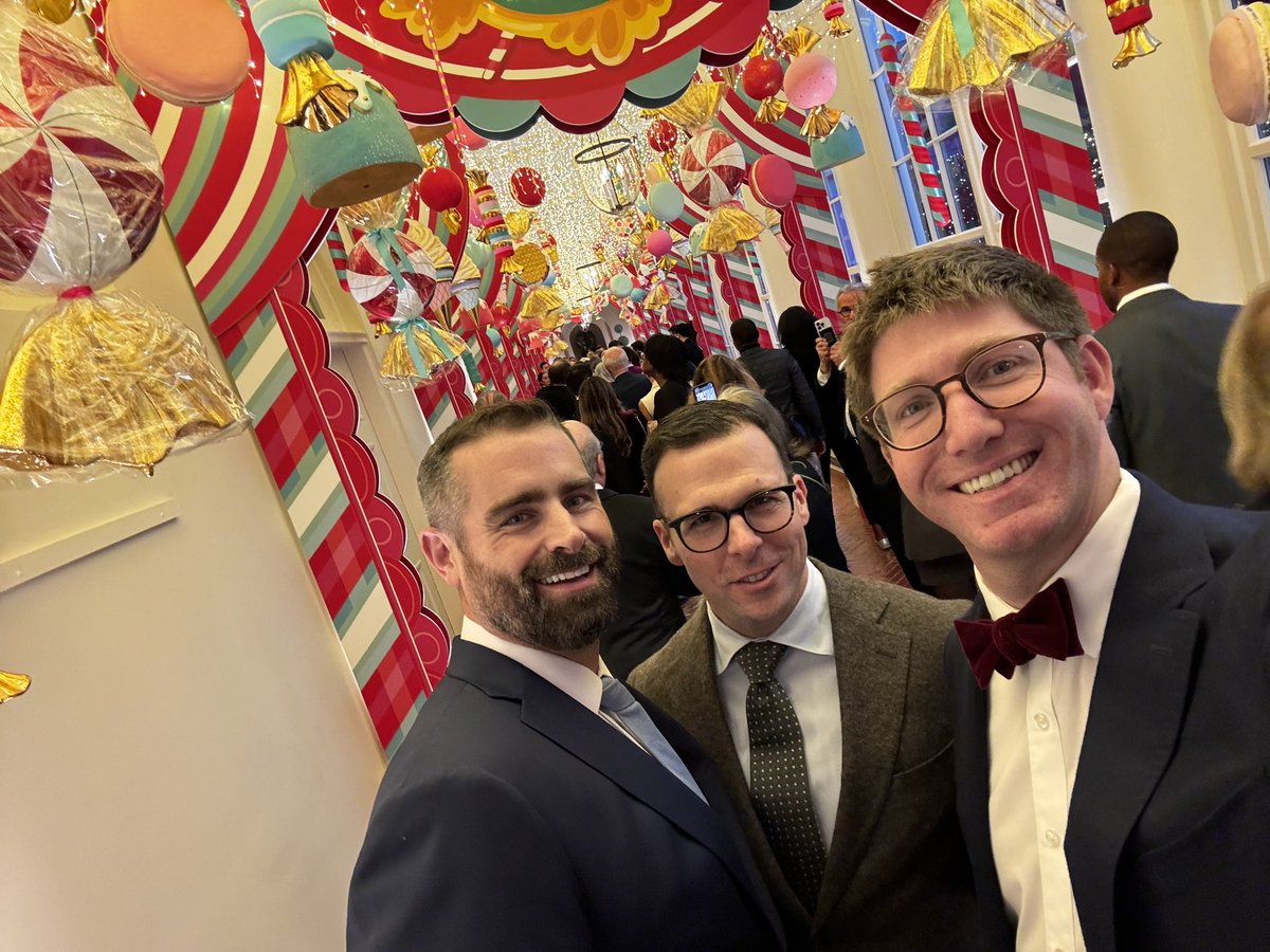 alexcapecelatro's tweet photo. White House Holiday party 2023 🇺🇸🎄❄️🏛️ https://t.co/9nlwni7mWo