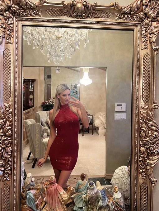 Merry Christmas Eve Eve 🎄❤️ https://t.co/iiHvhZ1KRA
