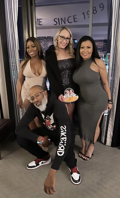 We also cannot forget @Shaundam !! Who came out for a good time with some of the cutest milfs in town<a class="tags" href="/tag/shaundam">@shaundam</a><a href="/tag/vegas"class="tags"><span>#vegas</span></a><a href="/tag/amazing"class="tags"><span>#amazing</span></a><a href="/tag/lovelife"class="tags"><span>#lovelife</span></a><a href="/tag/vegaslife"class="tags"><span>#vegaslife</span></a><a href="/tag/bossbab"class="tags"><span>#bossbab</span></a>