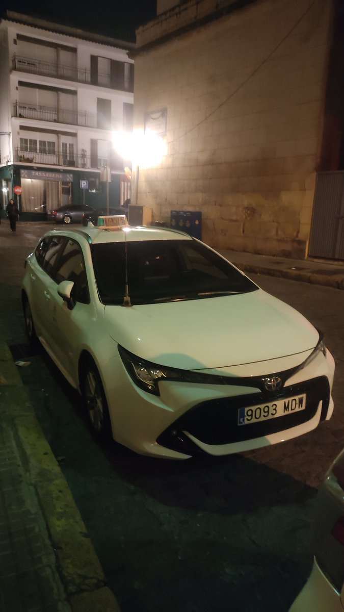 Esto es Córdoba. 40 minutos esperando el "descanso" de 3 <a href="/taxicordoba/">Taxi Córdoba</a> a las 2 de la mañana. En pleno centro