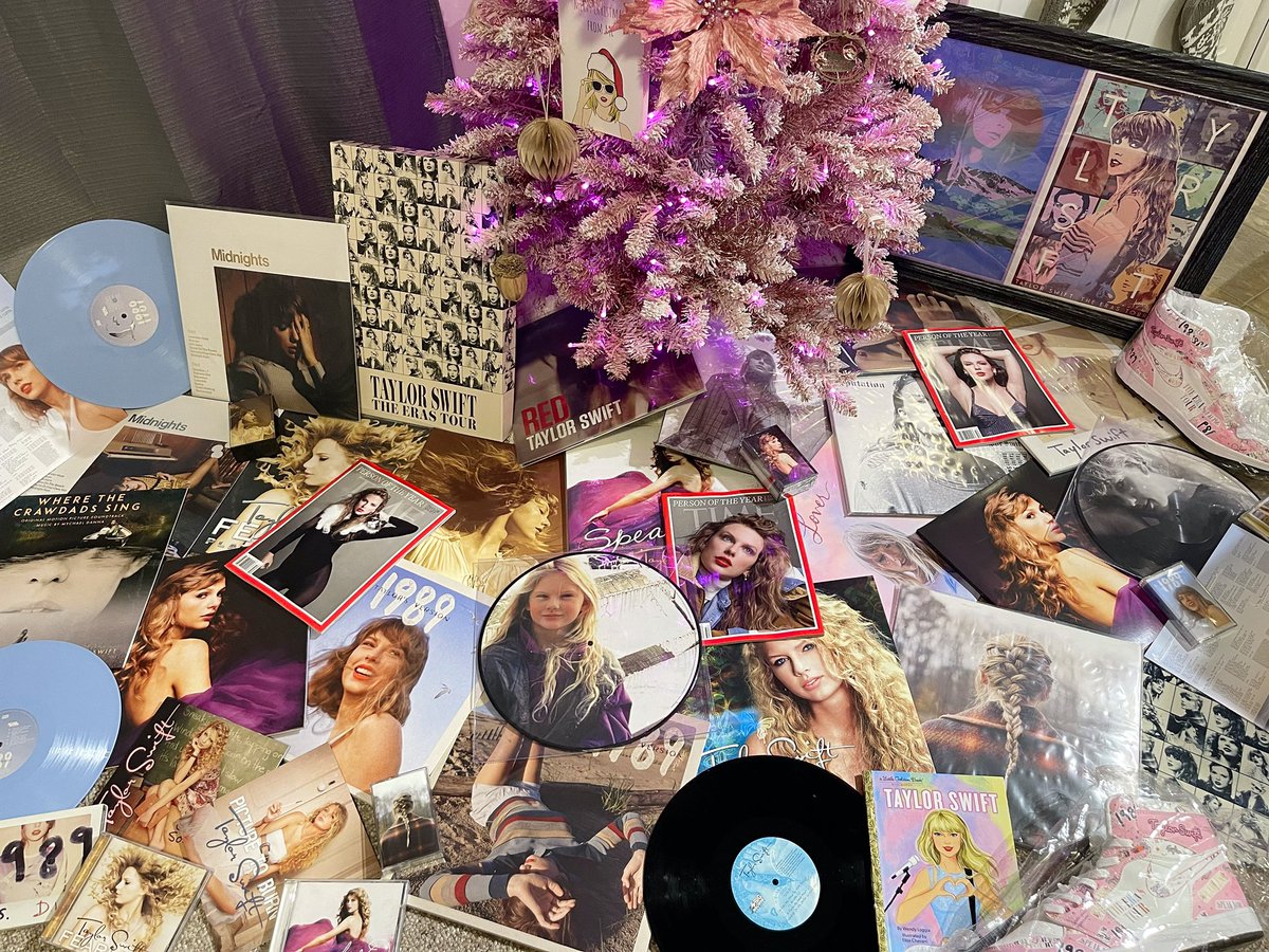 Gardner506's tweet photo. “We could leave the Christmas lights up ’til January…” 💘 @taylorswift13 @taylornation13 

#Lover #MyRecordCollection #PersonOfTheYear #HolidaysEra https://t.co/K59H3bUcg1