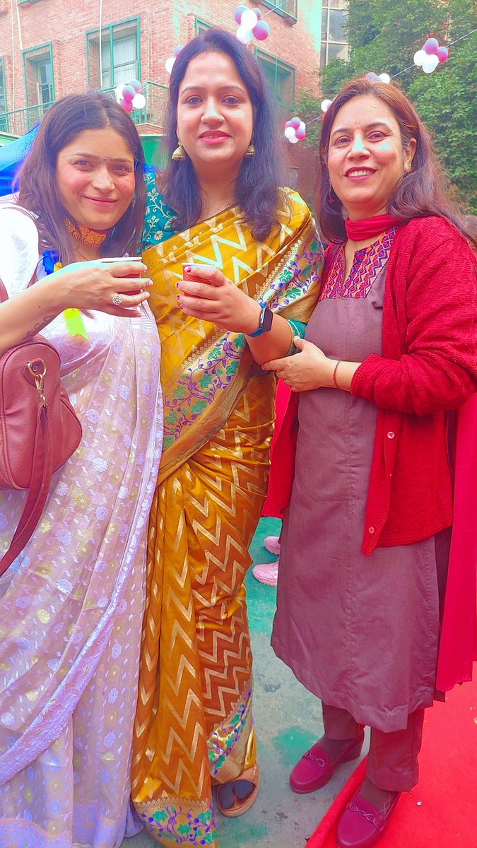 sodhisumedha's tweet photo. Had a Gala festival at the Ahlcon International School's Winter Carnival! 🎉 From festive games to delightful treats, it was a perfect blend of joy and warmth. Kudos to the organizers for creating such a magical experience! ❄️✨ #WinterCarnival #MemorableMoments #AhlconMagic 🎅🏻🍭 https://t.co/5EdvtvVzJm