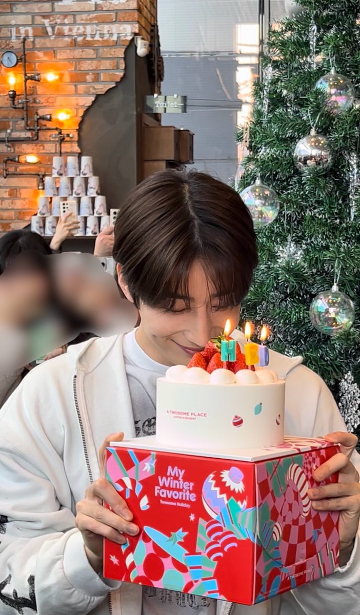 Eve_ee24's tweet photo. 승우야 생일축하해💜 
승우 소원처럼 우리 같이 행복하쟈~🥳💜
#이브의_이브 
#앞으로도_영원할_우리의_모사행날 https://t.co/ek8vsSOlTw