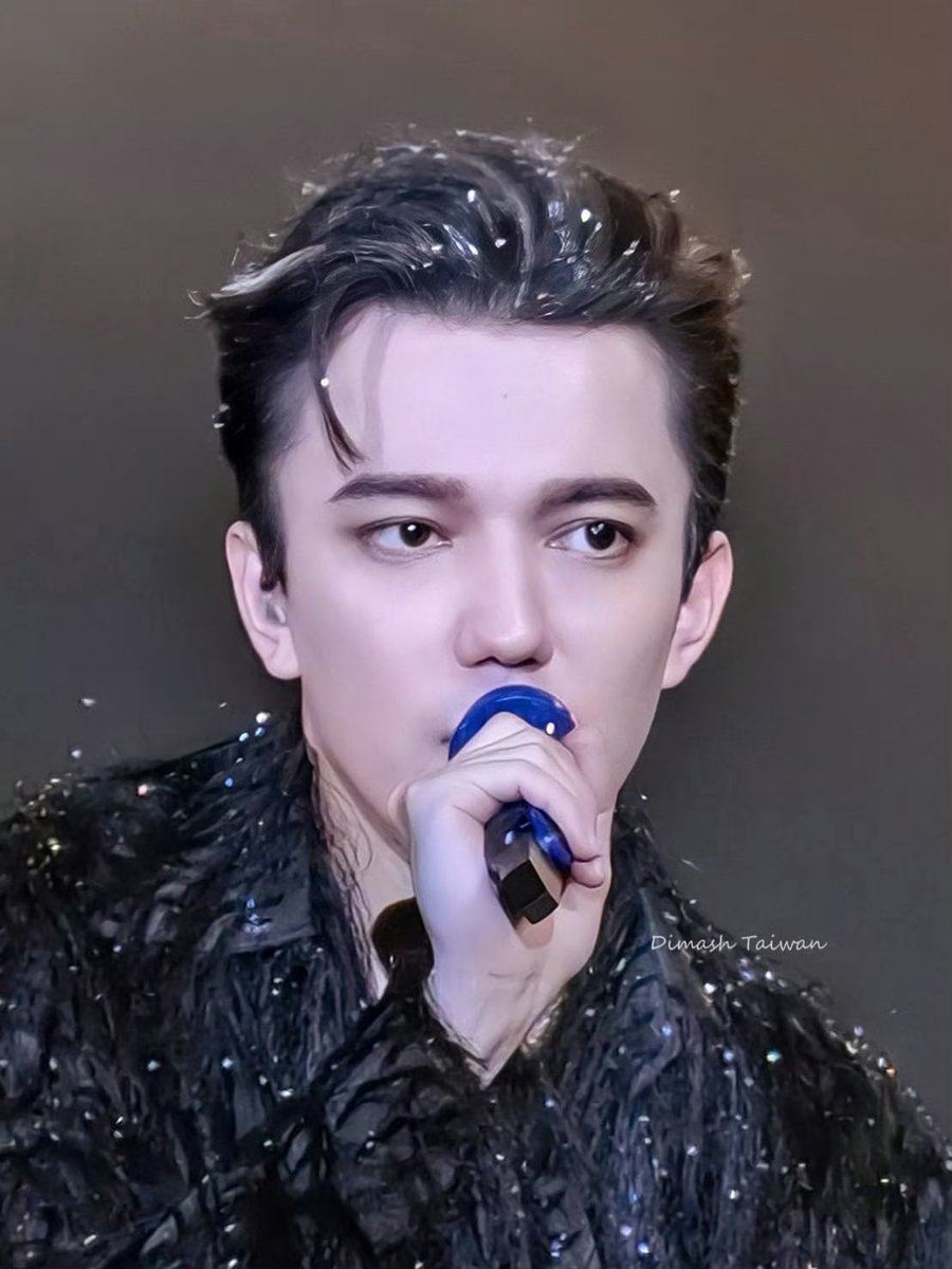 luckyish's tweet photo. 玩得真欢脱,encore后依依不舍还在跟dears说话,被直接推进后台的宝贝希希。哈哈哈…
相机拍出来不到他本人的一半美貌,真的帅。
太长的视频就不发了…
新歌Smoke和爵士风的When I’ve Got You真的好听
#迪玛希
#Dimash
#DimashKazakh
#DimashQudaibergen
#DimashAngelicVoice https://t.co/klpKVC1mBl