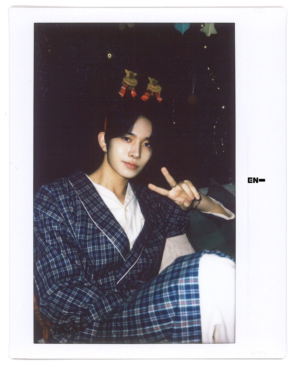 ihs_heeseung's tweet photo. 💖 HAPPY HOLIDAY ENGENE 💖 
#HEESEUNG #희승 https://t.co/7uowQmgv3y