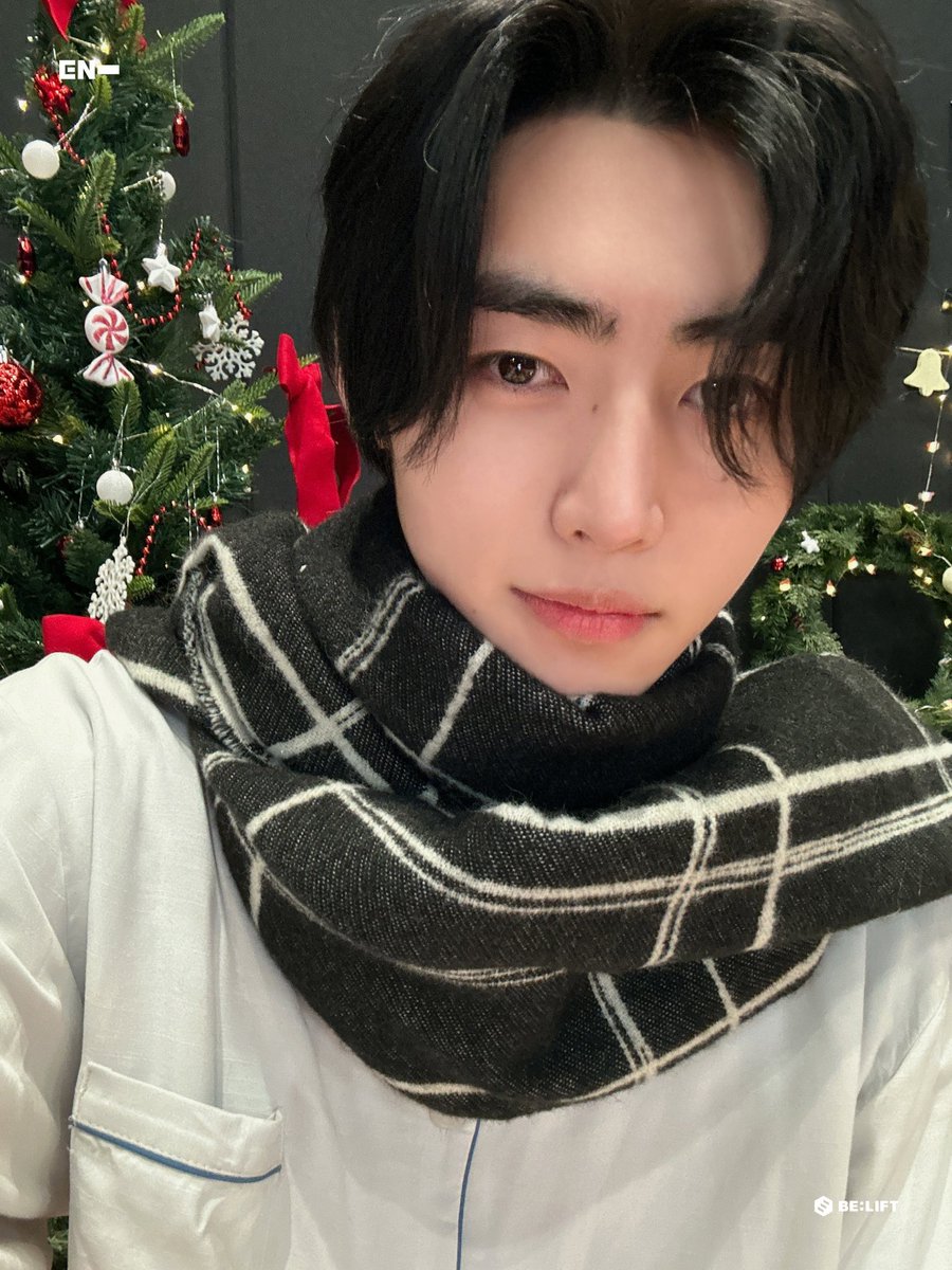 byeol_ice's tweet photo. 해피홀리데이🎄 #성훈 #SUNGHOON https://t.co/2d4AdXJYiD