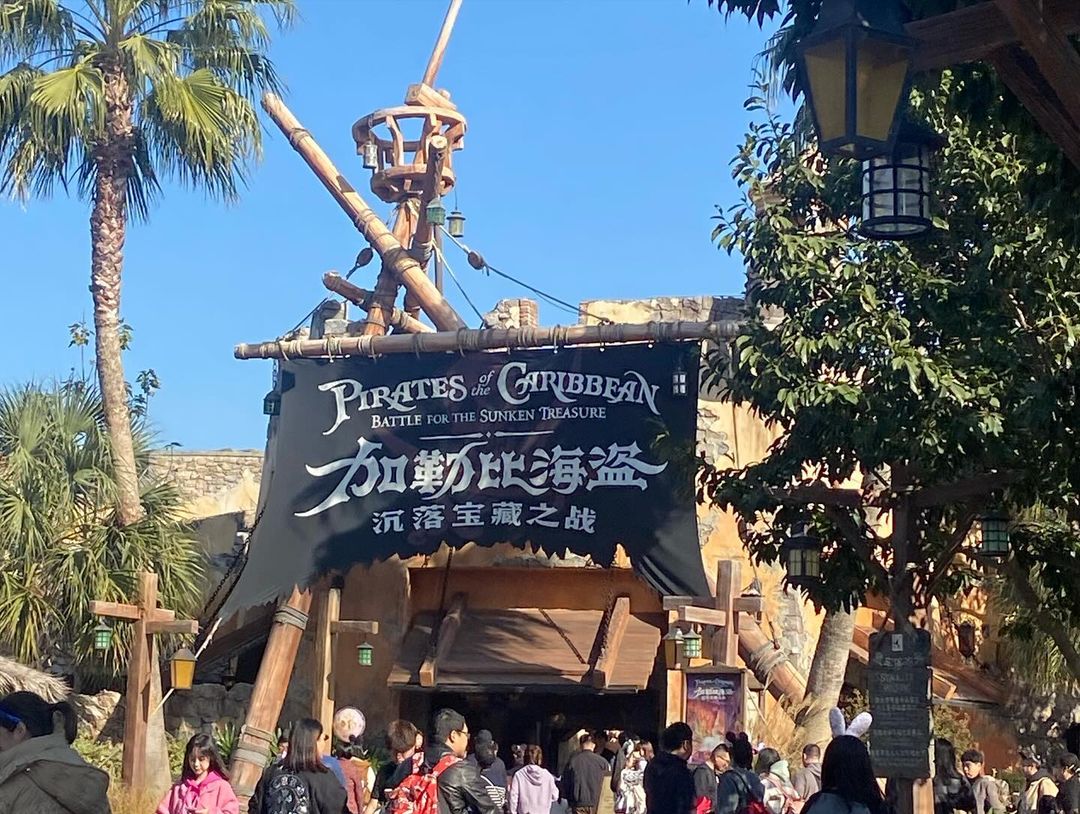 BrerFoxofficial's tweet image. Day 1 of Shanghai, gonna post more after th' trip, but ah wanted ta post these so ya know ahm here now!

#shanghaidisneyland #brerfox #songofthesouth