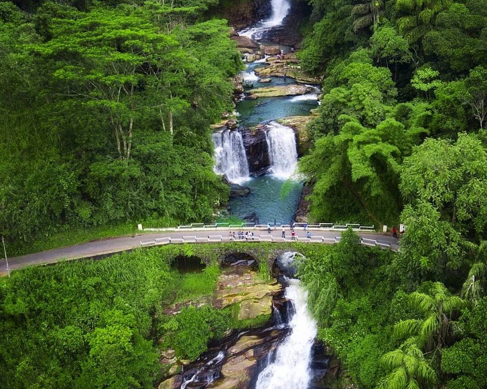 CeylonApex's tweet photo. Waterfall Wonders

Discover hidden gems in Sri Lanka's lush jungles! 💦 Hike to majestic waterfalls and take a refreshing dip. 🌿💧 #WaterfallAdventures #NatureEscapes

... 🤗 ... Safe Travel of Sri Lanka ...❤...
📸Credit to respective owner https://t.co/pTf9fZYY1U