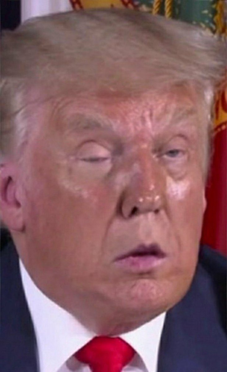 aintscarylarry's tweet photo. trump’s not dead, he just smells like it.  #TrumpSmellsBad https://t.co/Kq99Y36OUi