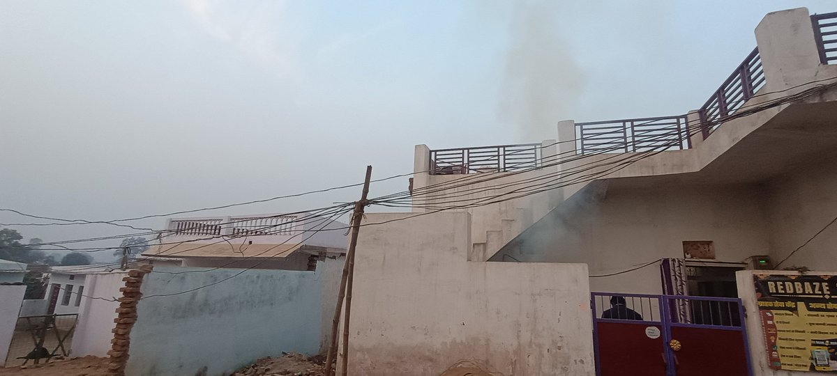 sinhaoffice's tweet photo. @mpeastdiscom Unsafe LT domestic wiring near my residence at Ward No. 07 poses a serious fire risk. Urgently inspect and rectify before December 28 to ensure community safety. https://t.co/rsXuJooakF