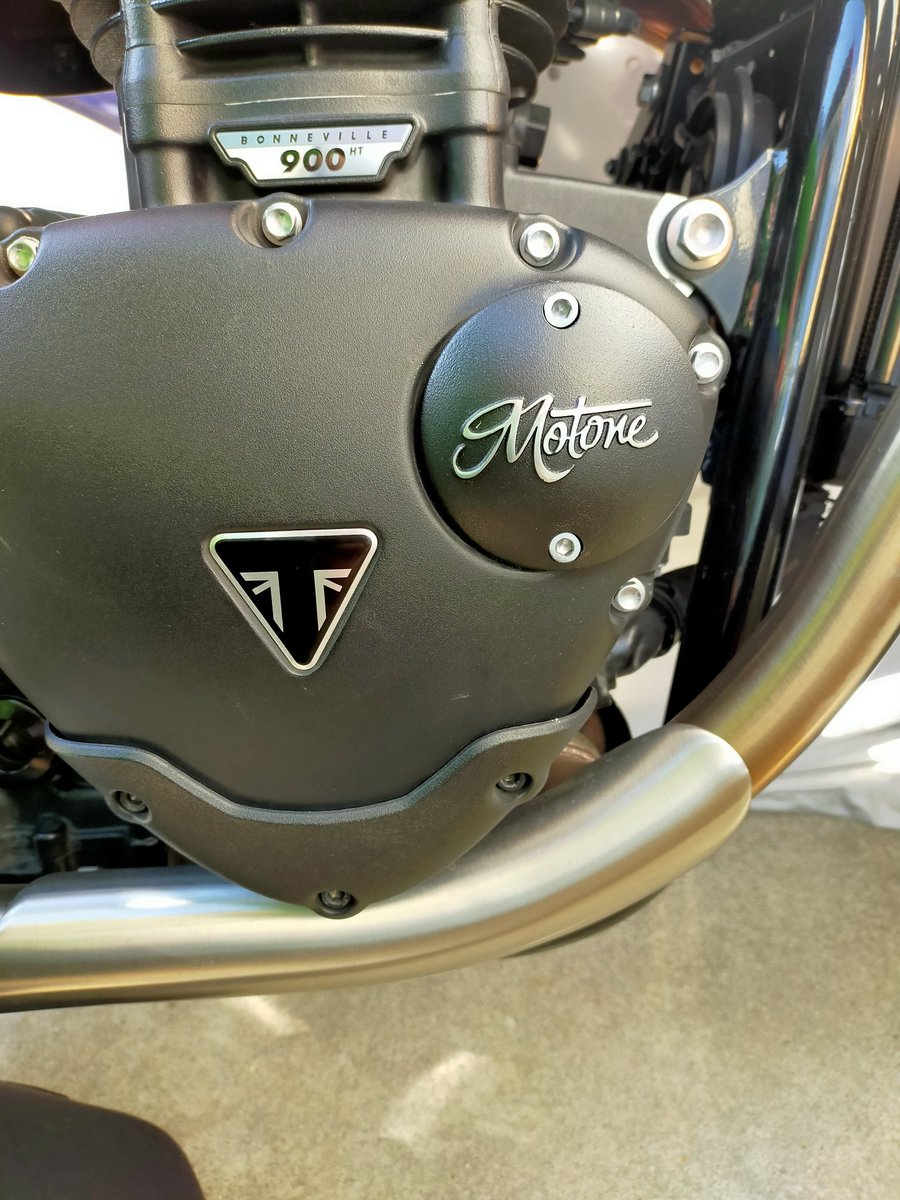 hsstyle4126's tweet image. やっと、ジェネレーターバッジつけれました🛠️🎶
純正のバッジ、かなりペラペラでビックリしました😅
Motoneのは結構立派で満足です🎶
安定のネジロック剤はつけていません🫠
＃トライアンフ
＃ストリートツイン
＃Motone
＃ジェネレーターバッジ